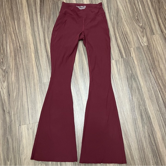 Outdoor Voices SuperForm Rib Flare Pant Stretchy Bell Bottom In Burgundy Size xs - Picture 3 of 12